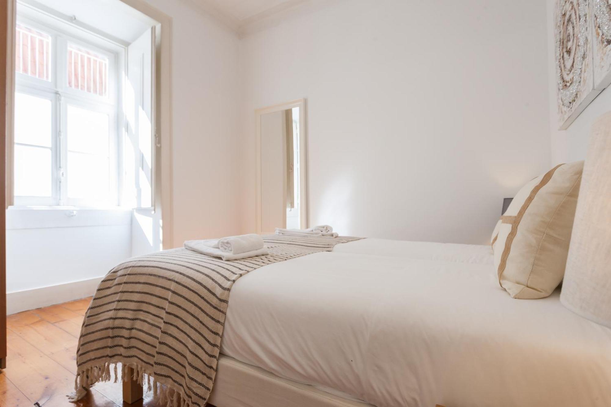 Tejo Vintage Three-Bedroom Apartment - By Lu Holidays Lissabon Exterior foto